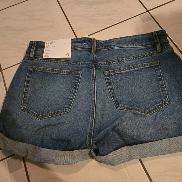 NWT Loft The Roll Shorts Mid Rise Medium Blue Denim 4/27 - Picture 3 of 4